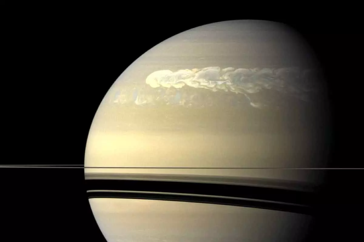 На Сатурне нашли следы бури XIX века