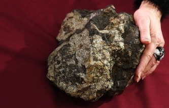 Ученый: "брат" челябинского метеорита может несколько раз атаковать Землю