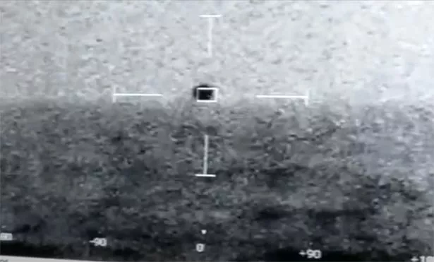 Опубликованы невероятные кадры ВМС США с «ныряющим» под воду НЛО