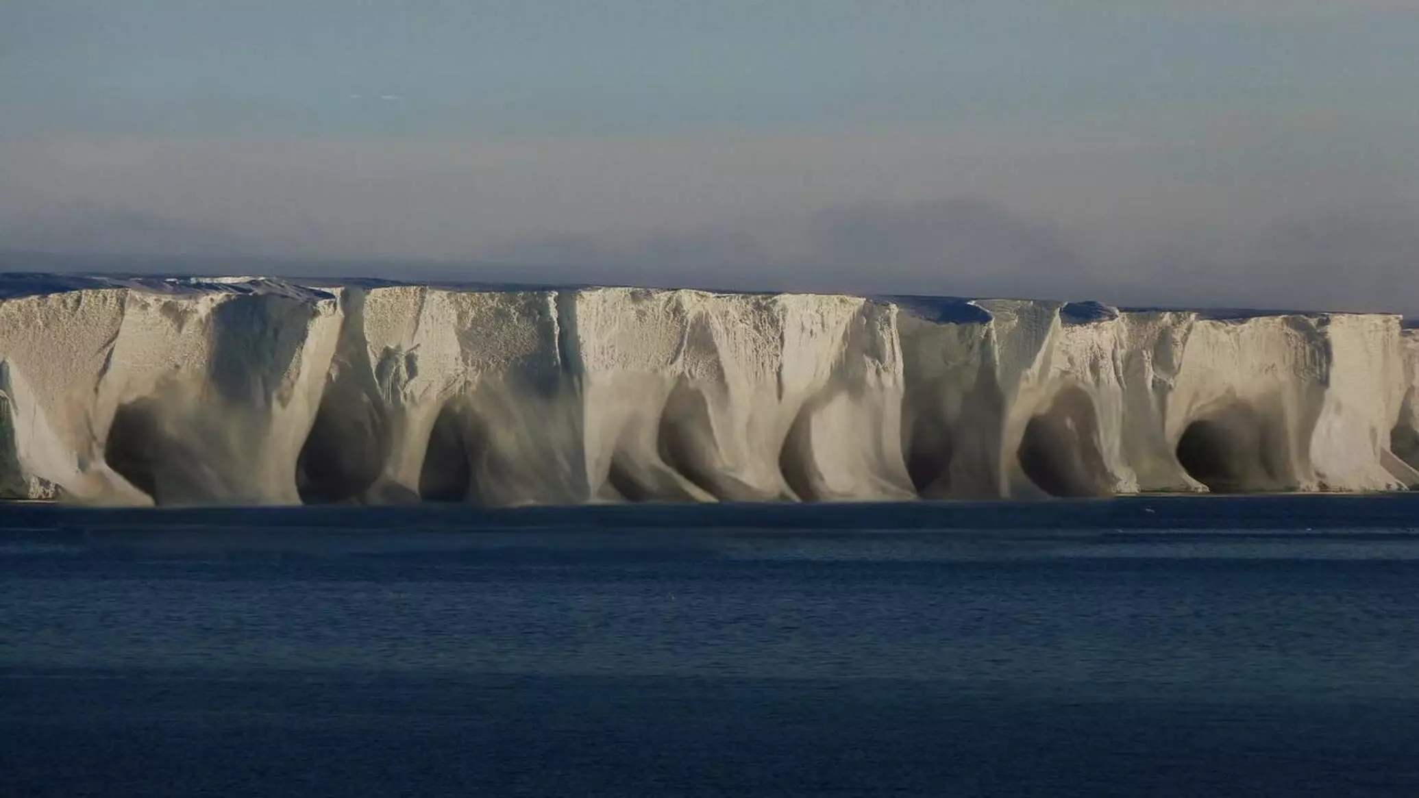 В Антарктиде проснулся айсберг размером с два Петербурга