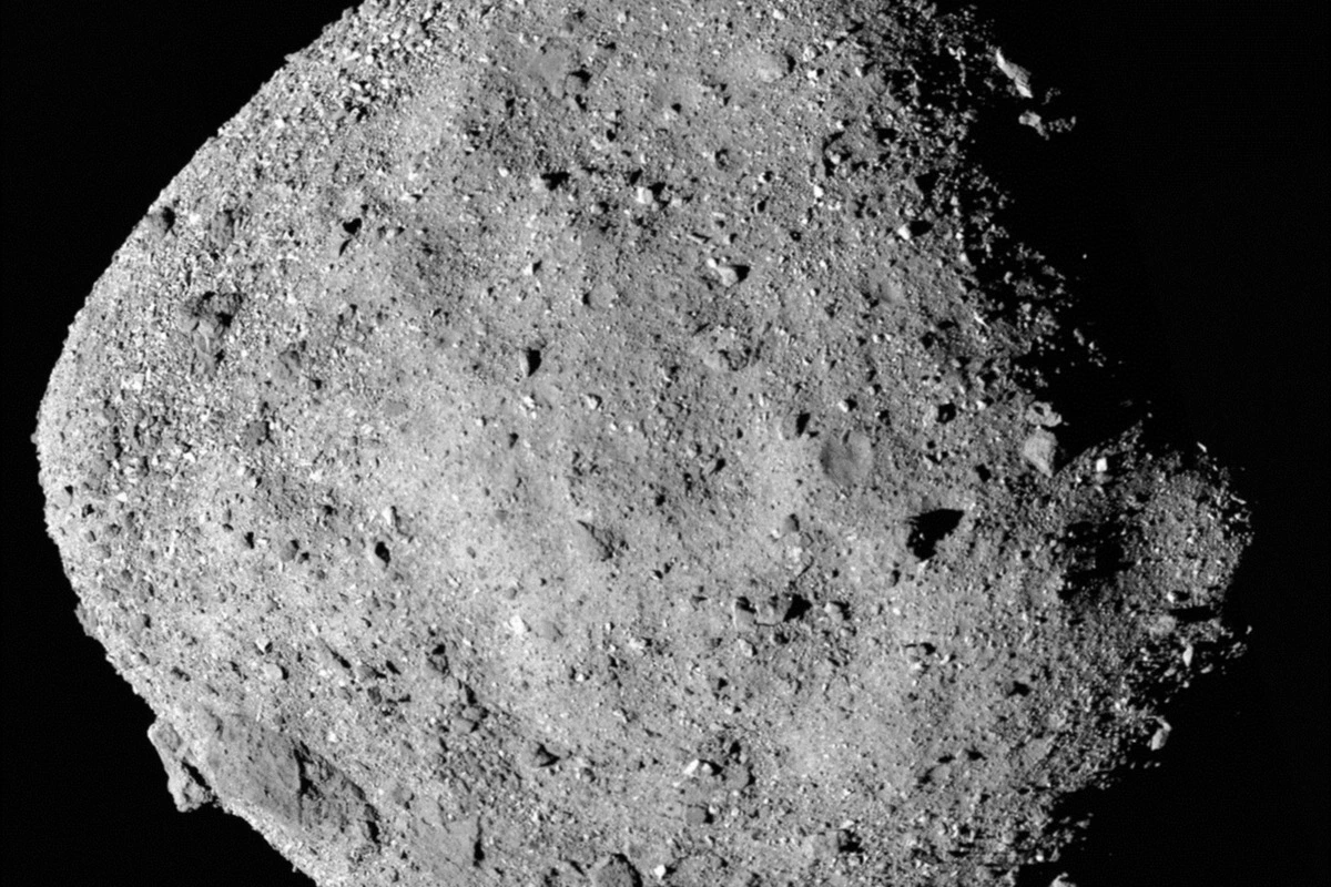 На Землю вернулась капсула с образцами грунта астероида Бенну