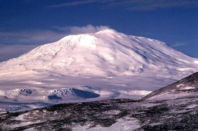 NASA будет искать следы инопланетян в антарктическом вулкане Эребусе