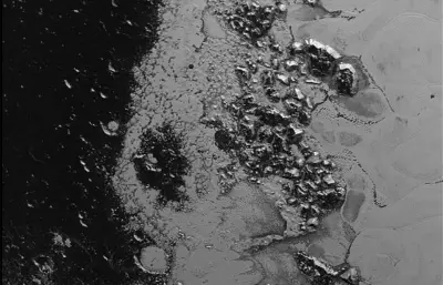 Аппарат NASA обнаружил на поверхности Плутона еще одну горную гряду высотой до 1,5 км