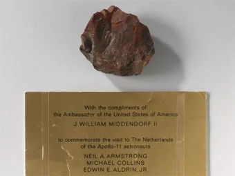 Лунный камень с Аполлона-11 оказался подделкой