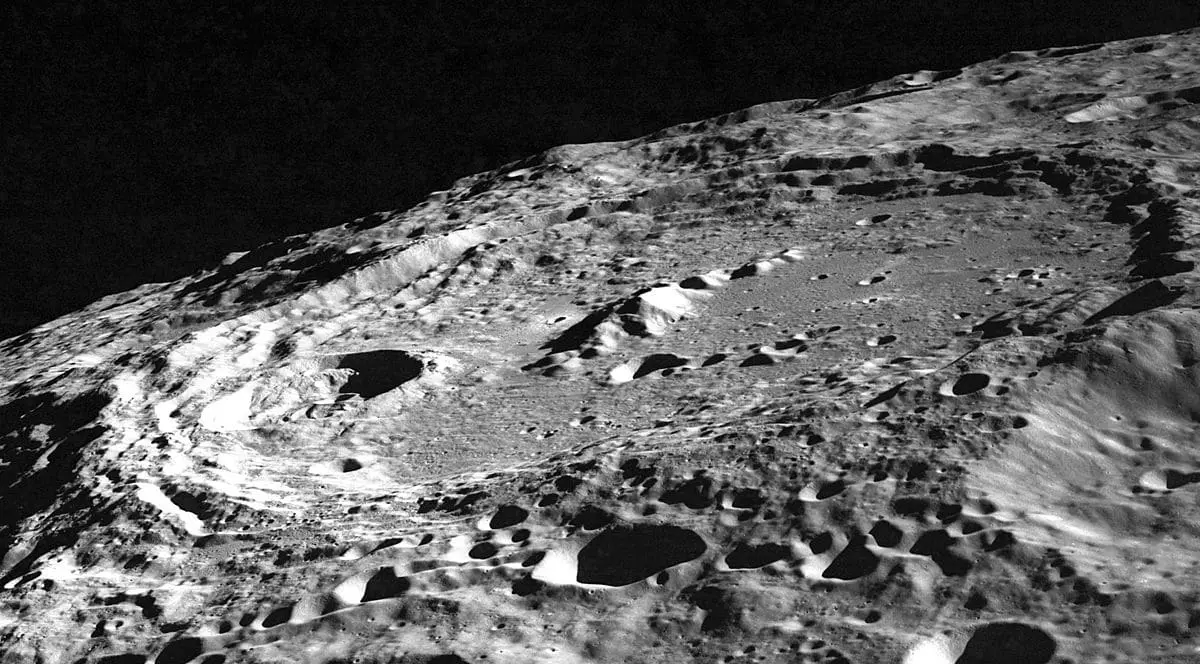На Луну упало гораздо меньше метеоритов, чем думали ученые